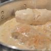 Куриные грудки в сметане в духовке под сырной корочкой Рецепт грудки в духовке со сметаной чесноком